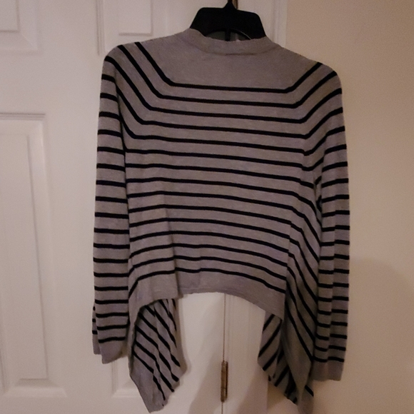 Old navy cardigan. Size small. - Picture 4 of 4